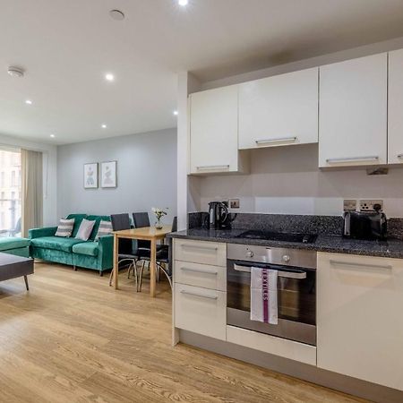 2 Bed At Slough Station & Parking - London In 20 Mins Apartman Kültér fotó