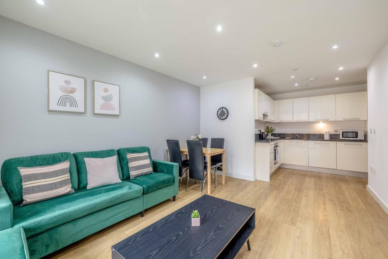 2 Bed At Slough Station & Parking - London In 20 Mins Apartman Kültér fotó