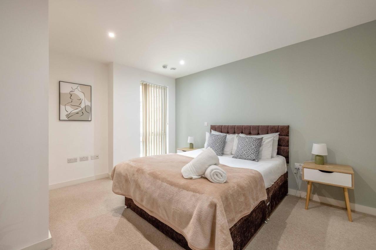 2 Bed At Slough Station & Parking - London In 20 Mins Apartman Kültér fotó
