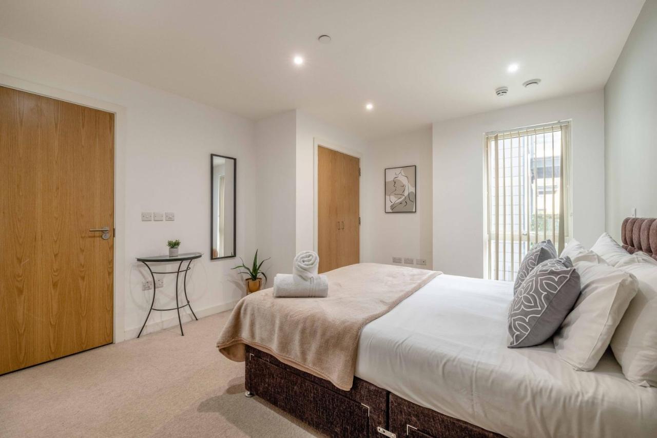 2 Bed At Slough Station & Parking - London In 20 Mins Apartman Kültér fotó