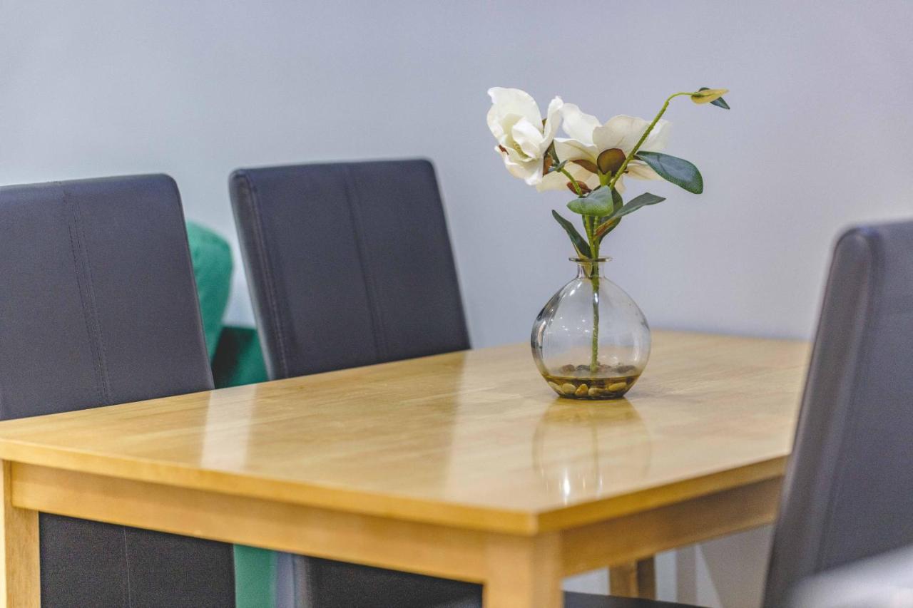 2 Bed At Slough Station & Parking - London In 20 Mins Apartman Kültér fotó